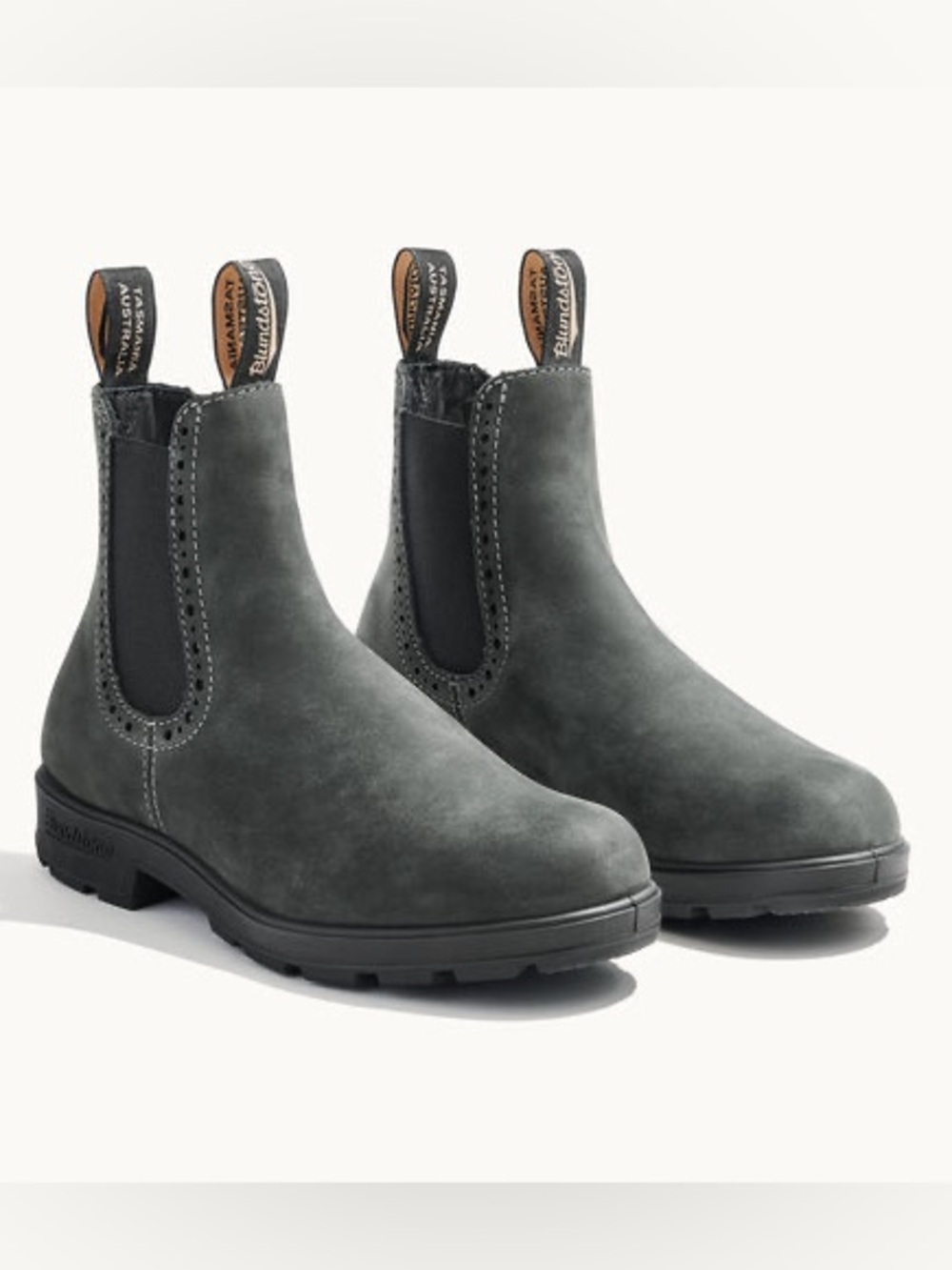 Like new - Blundstone 1630 Women's Originals, Rustic Black, US women’s 8